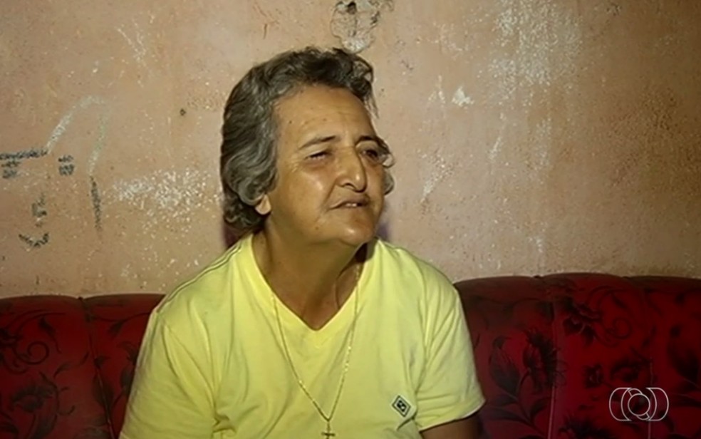 Cirene de Souza aguarda para fazer cirurgia, em Itumbiara, Goiás (Foto: TV Anhanguera/Reprodução)