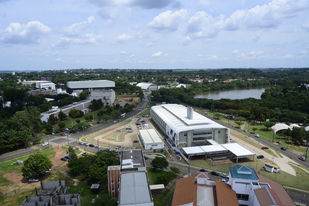 Vista aérea do campus da Unicamp, em Campinas — Foto: Antonio Scarpinetti