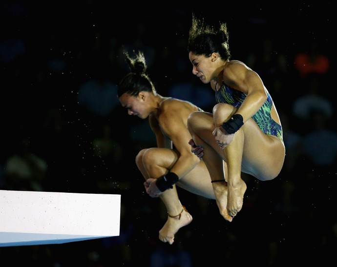Ingrid e Giovana ficaram com a prata na plataforma de 10m (Foto: Al Bello/Getty Images)
