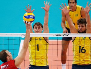 lucao bruninho russia x brasil volei londres 2012 olimpiadas (Foto: Reuters)