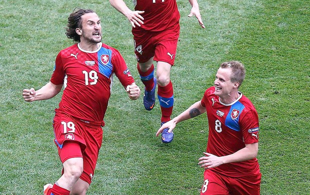 Petr Jiracek comemora gol da Rep. Tcheca contra a Grécia (Foto: Reuters)