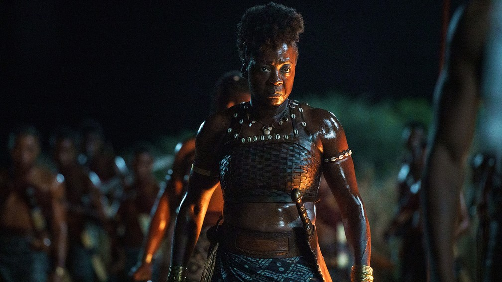 Viola Davis interpreta Nanisca, a l&iacute;der de uma guarda real feminina em "A Mulher Rei" &mdash; Foto: Divulga&ccedil;&atilde;o