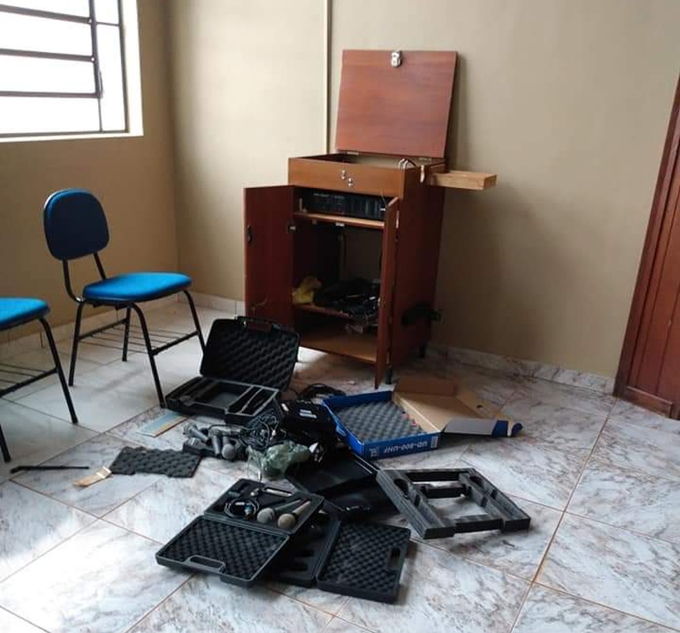 Suspeitos invadem e furtam igreja em Cândido Mota — Foto: Reprodução/Redes Sociais