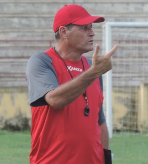Deto Pereira, técnico do América (Foto: Marcos Lavezo)
