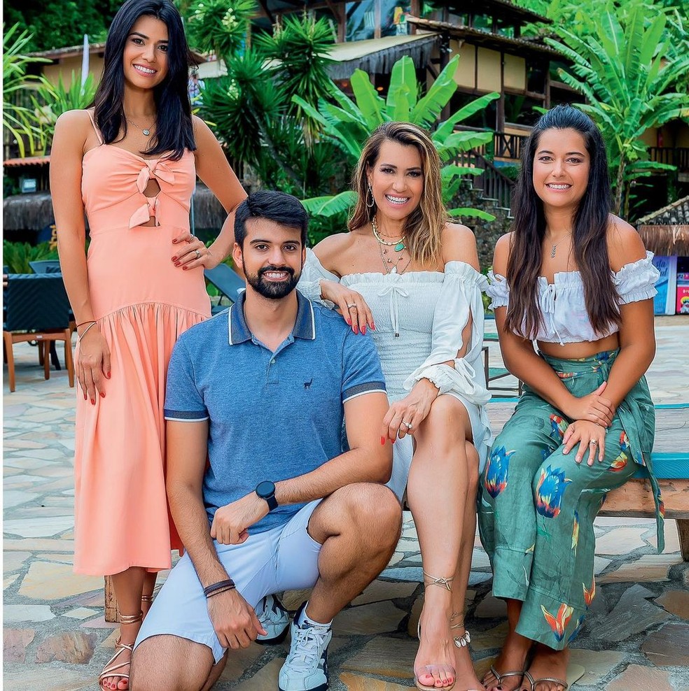 Solange com os filhos: Bruna, Lucca e Thbata  Foto: Reproduo Instagram