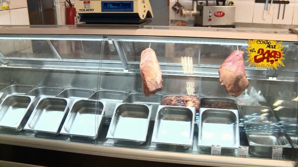 Em açougues de Pouso Alegre, já há falta de carnes (Foto: Reprodução EPTV)