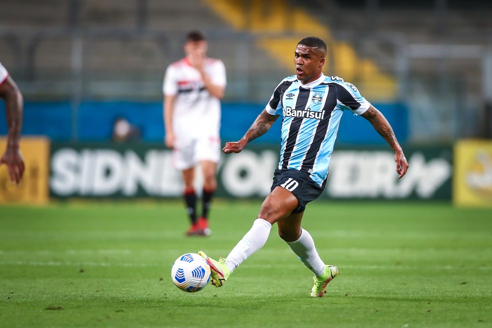 Douglas Costa pode voltar ao Grêmio em 2023 — Foto: Lucas Uebel/Grêmio