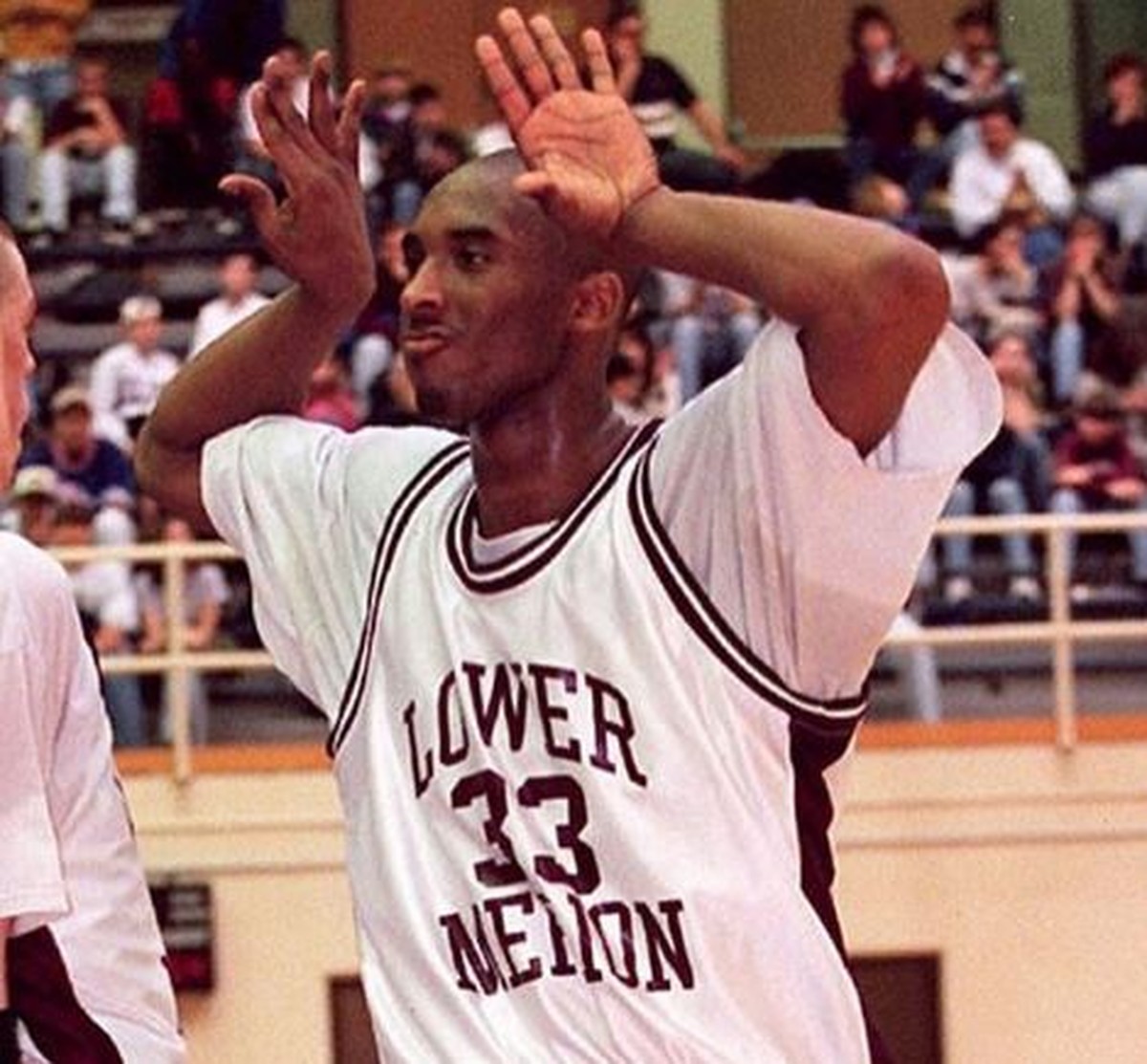 Roubada em fevereiro de 2017, camiseta histórica de Kobe é