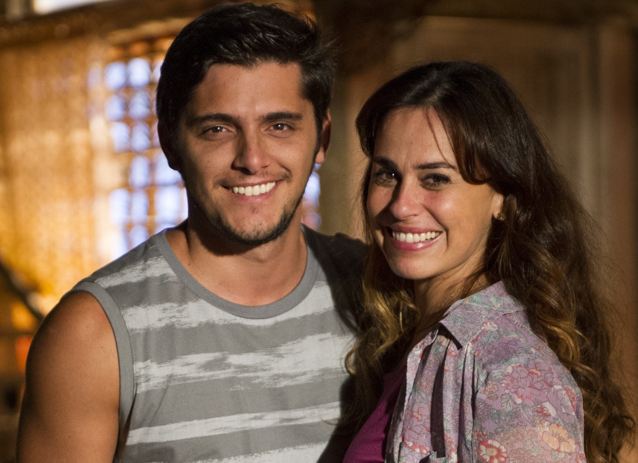 Juliano (Bruno Gissoni) e Natalia (Daniela Escobar) decidem mudar o nome da filha de Beatriz para Janaína (Foto: João Cotta/TV Globo/Divulgação)