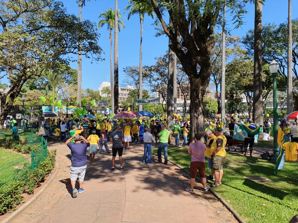 BELO HORIZONTE, 10h: Concentração de ato em apoio a Bolsonaro começa na Praça da Liberdade, em BH — Foto: Aluisio Marques/TV Globo