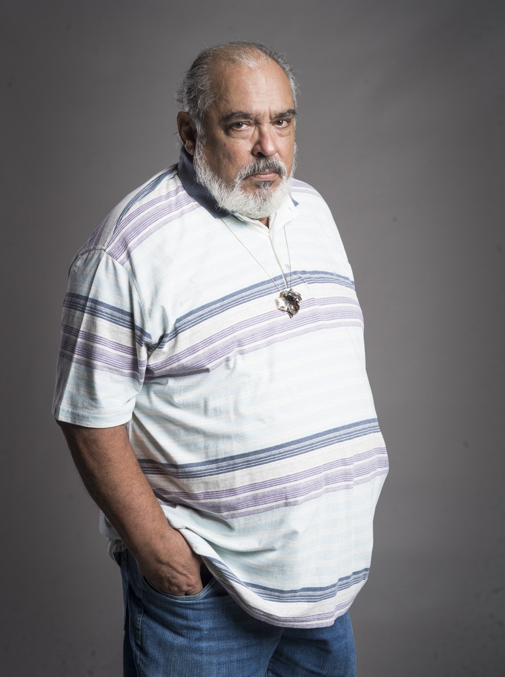 Roberto Bonfim interpreta Agenor, pai de Maura (Nanda Costa) e Rosa (Letícia Colin) (Foto: TV Globo/João Cotta)