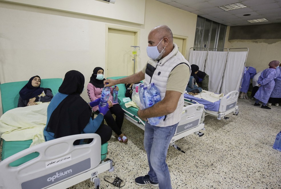 Hospital de campanha em Bebnine, no norte do Líbano, trata pacientes com cólera. — Foto: Ibrahim CHALHOUB / AFP