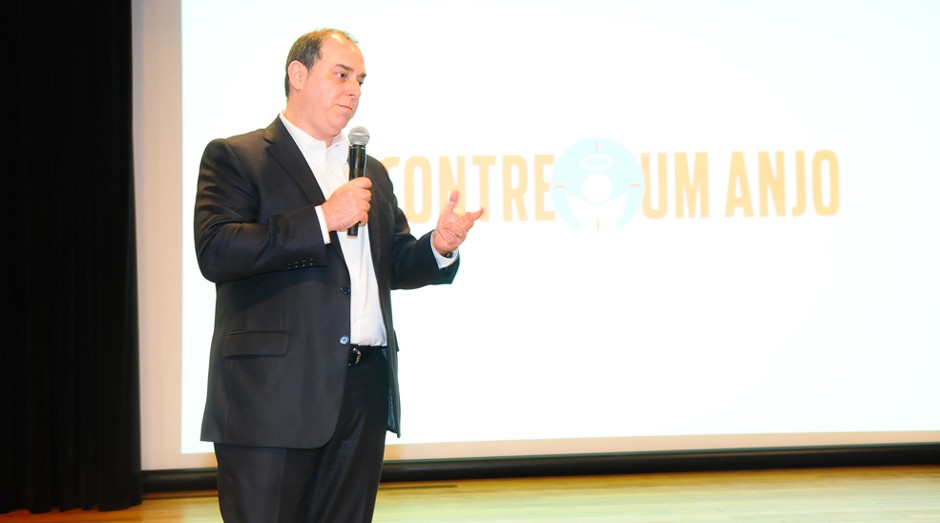 O empreendedor, investidor-anjo e diretor executivo de inovação da Accenture Gulherme Horn fala durante o Encontre um Anjo 2016 (Foto: Rafael Jota)