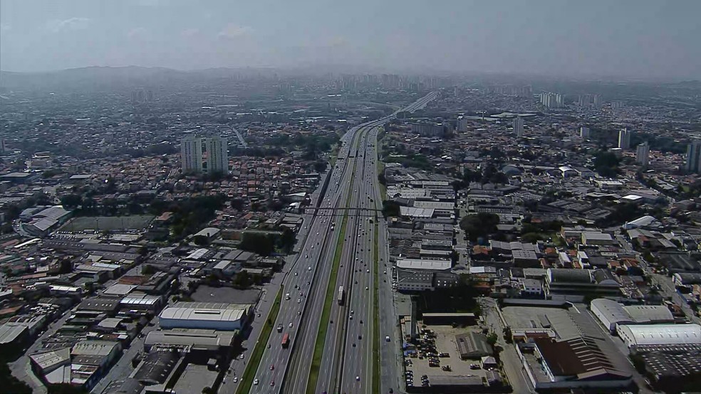 Rodovia Dutra com movimento tranquilo na tarde nesta quinta-feira (21). — Foto: Reprodução/TV Globo