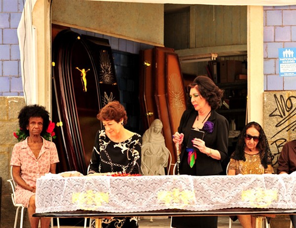 Morre Niana Machado Atriz De Pe Na Cova E Miguel Falabella Faz Homenagem Obrigado Por Ter Sido Nossa Ba Famosos Gshow Niana machado is an actress, known for pe na cova (2013), aquele beijo (2011) and brasil a bordo (2017). morre niana machado atriz de pe na