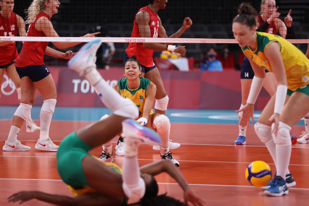 Jogadoras do Brasil lamentam bola perdida contra os EUA na final ol�mpica � Foto: REUTERS/Pilar Olivares