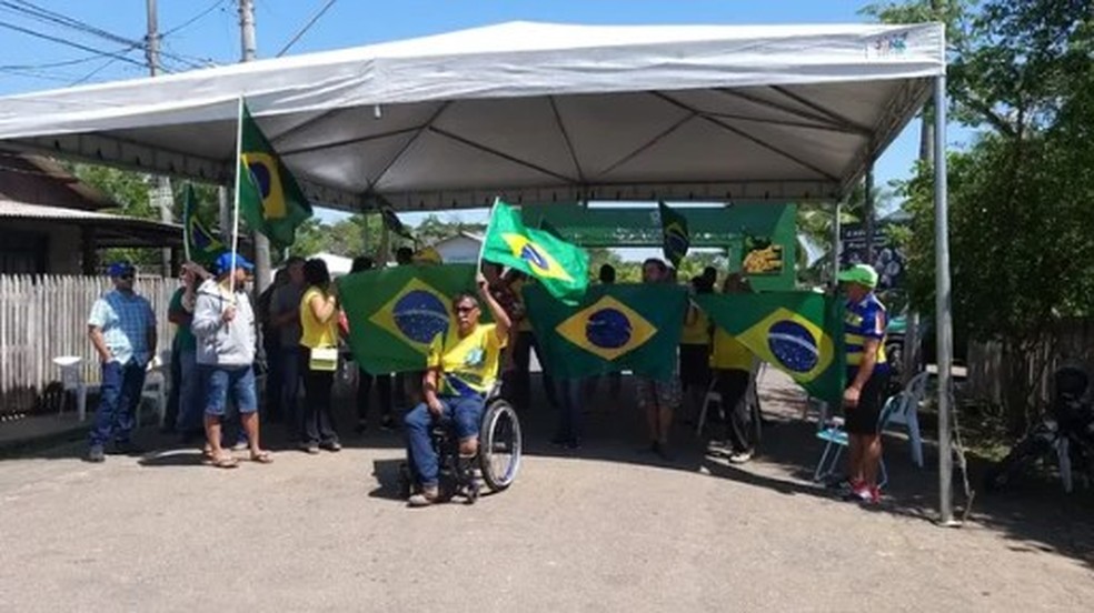 Bolsonaristas acampados em frente ao Exército em Rio Branco, na última sexta (4)  — Foto: Eldérico Silva/Rede Amazônica Acre