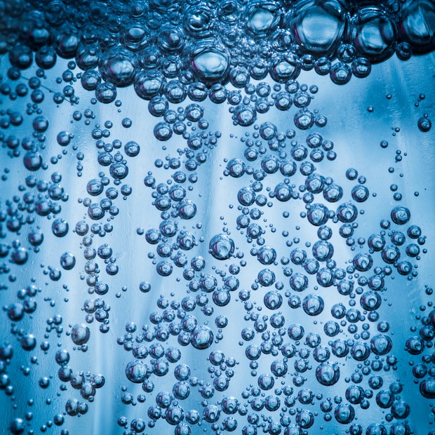 Os benefícios e malefícios da água com gás (Foto: Thinkstock)
