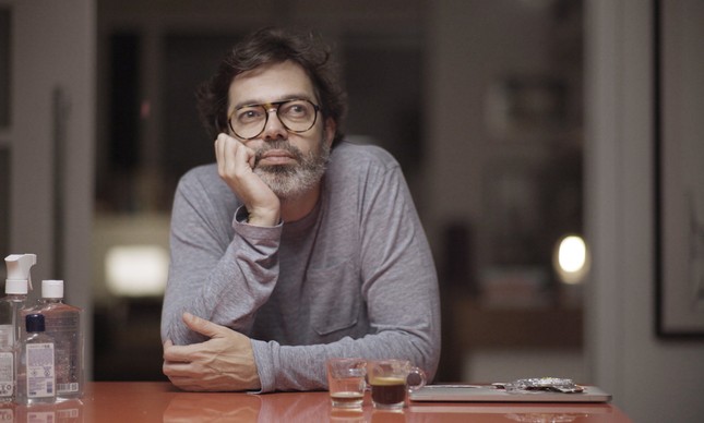 Bruno Mazzeo pede à Justiça que Malga di Paula, viúva de Chico Anysio, seja julgada à revelia por não prestar contas do período em que era inventariante do espólio do humorista.