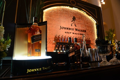 Bar da Johnnie Walker ditava o clima retrô no lounge do Men of the Year 2015