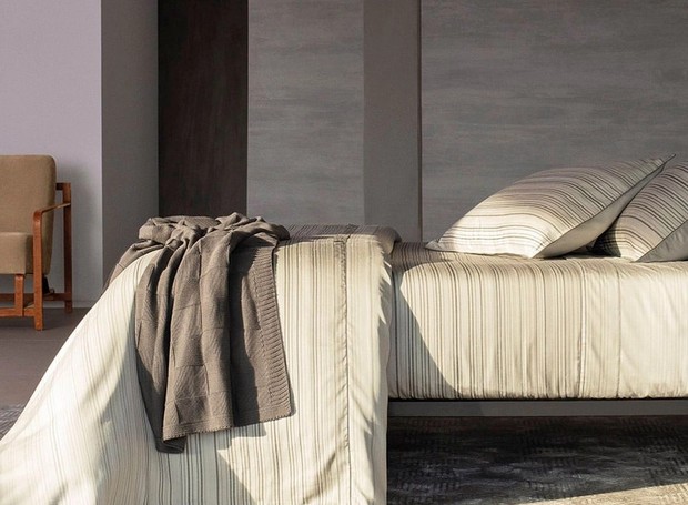 Duvet ou capa de edredom da marca ByTheBed, para camas queen size, é feito de 100% algodão egípcio 300 fios acetinado (Foto: Reprodução / Shoptime)