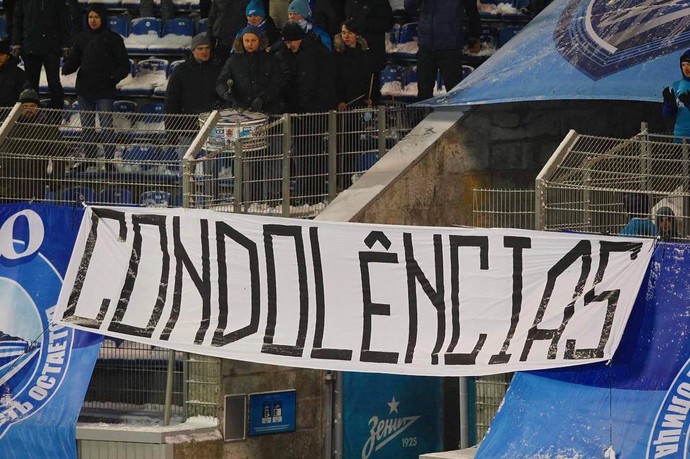 Debaixo de neve, Giuliano faz, Zenit vence, e torcida homenageia a