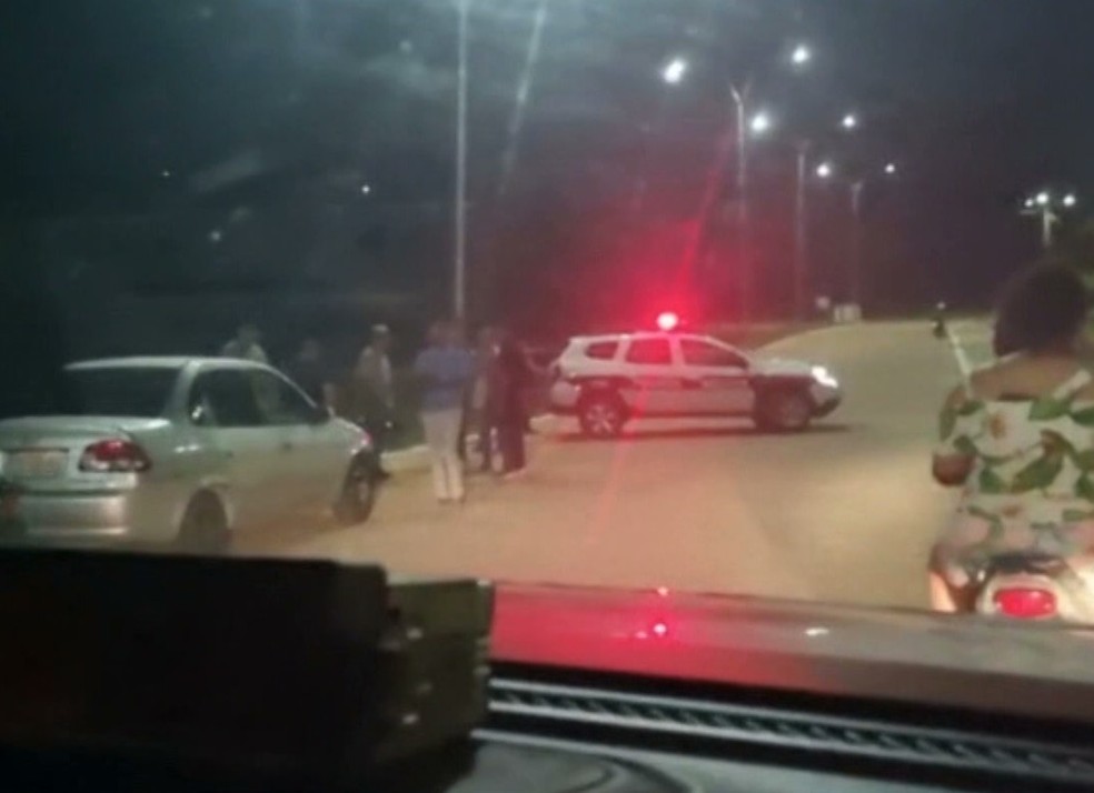 Corpo de homem é encontrado com marcas de tiros, em Santa Rita, na Grande João Pessoa — Foto: Reprodução/TV Cabo Branco