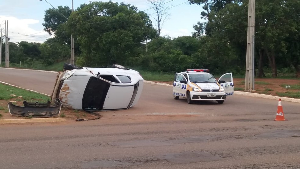 A motorista do carro teve ferimentos leves — Foto: Antoniel Silva/TV Anhanguera