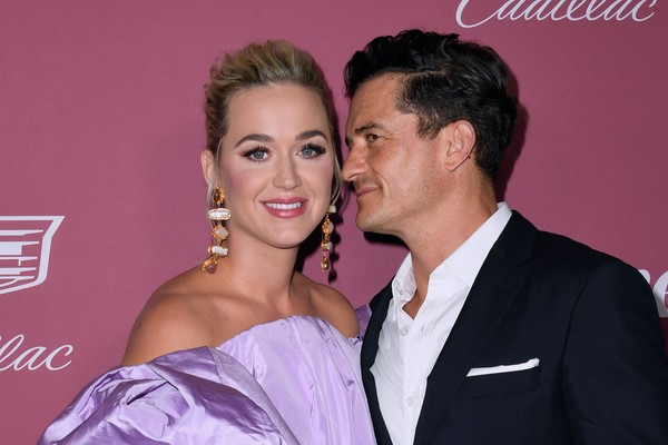 Katy Perry e Orlando Bloom no red carpet do evento Power Of Women (Foto: Getty Images)