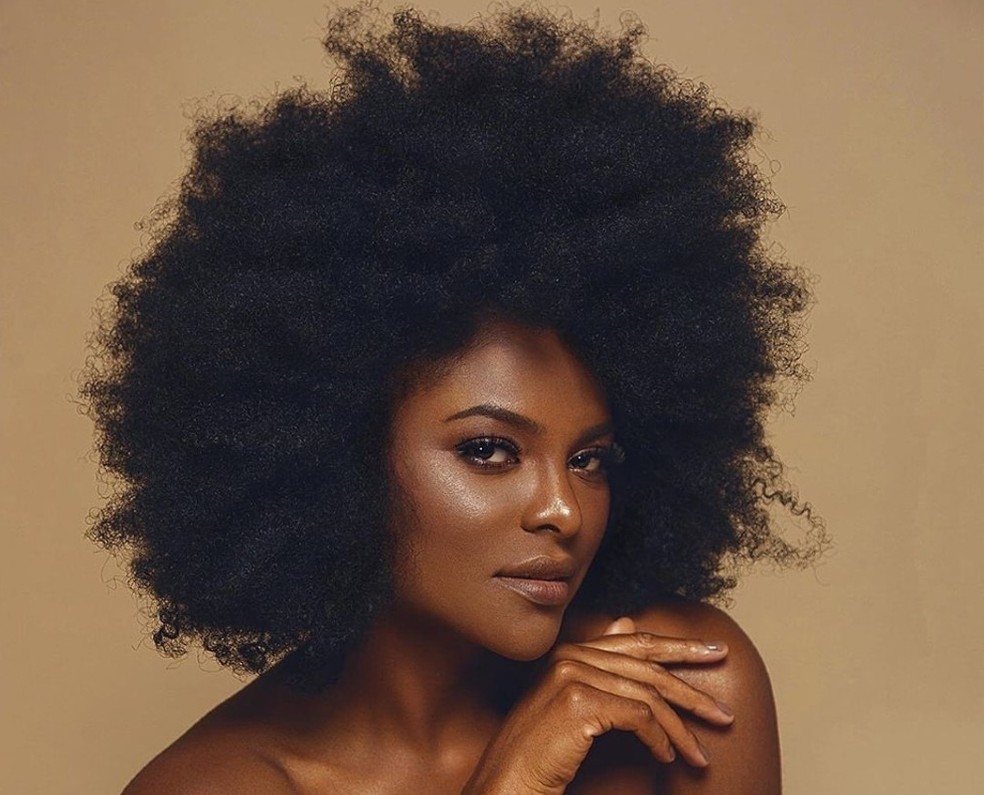 Modelo Samen dos Santos trabalha há 12 anos no ramo — Foto: Reprodução/Redes sociais