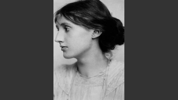 Virginia Woolf escreveu: 'Ela não queria se mexer ou falar. Ela queria descansar, se inclinar, sonhar. Ela se sentia muito cansada' (Foto: Getty Images via BBC)