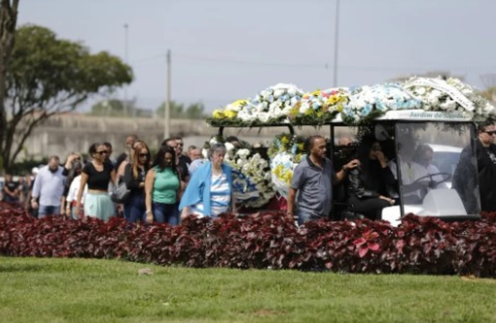 Cortejo f&uacute;nebre de Wilson Vieira Alves, o Mois&eacute;s, assassinado no &uacute;ltimo domingo, na Barra da Tijuca  &mdash; Foto: Alexandre Cassiano