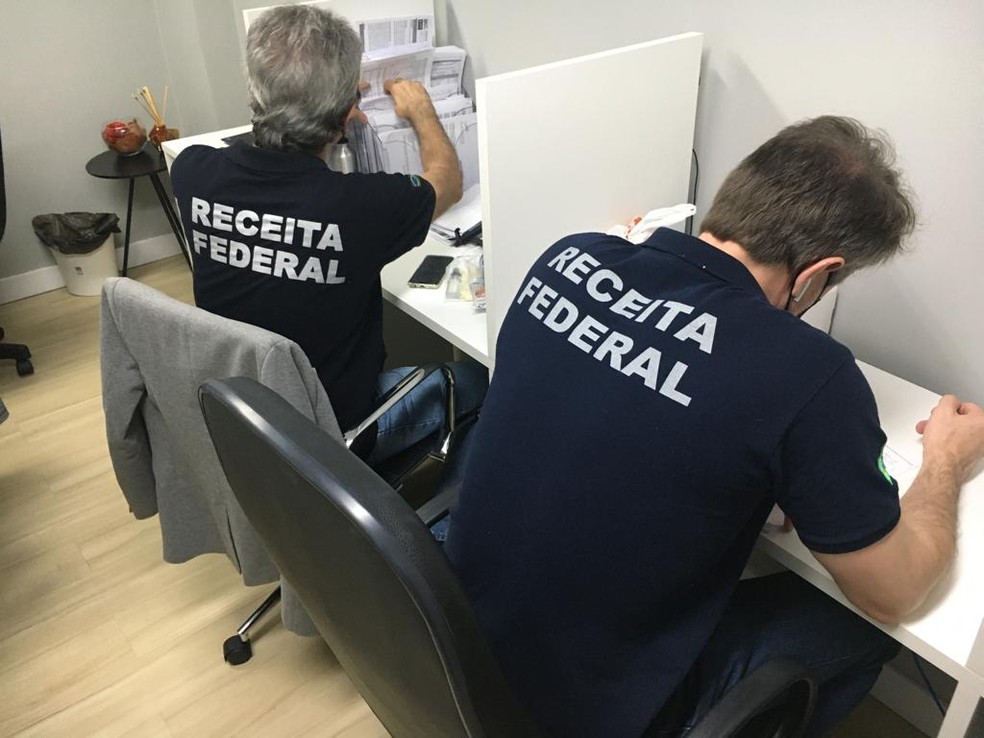 Receita Federal identifica que valor sonegado em contratação de instituto, por prefeitura de Salvador, foi usado para pagar carros e escolas  — Foto: Divulgação/Receita Federal - BA