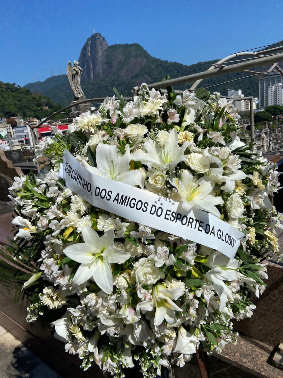 Colegas da TV Globo prestaram suas últimas homenagens à Susana Naspolini — Foto: QUEM