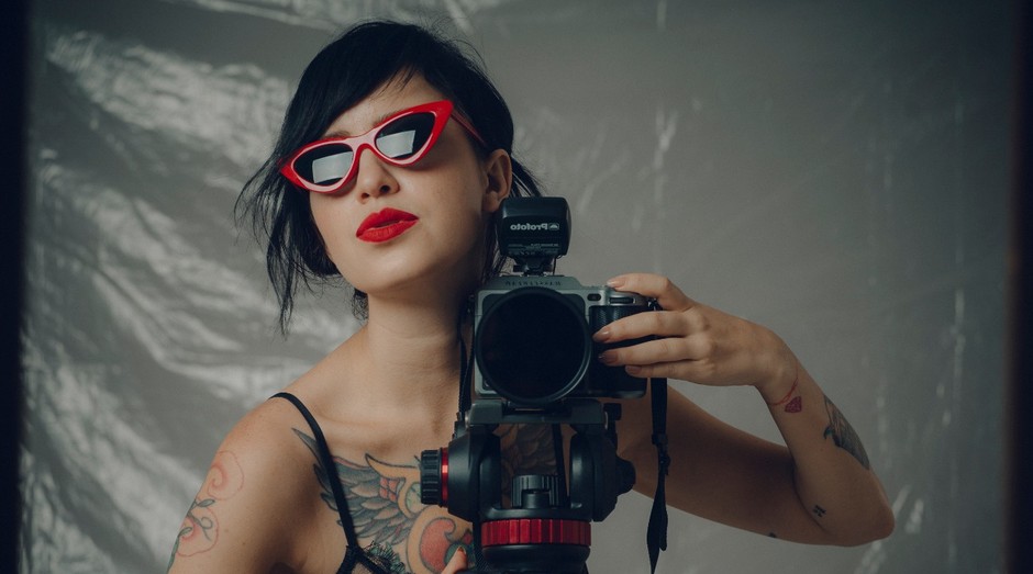 Como diretora de fotografia, Camila Cornelsen imprime sua marca a vídeos musicais, filmes, retratos e peças publicitárias (Foto:  Camila Cornelsen)