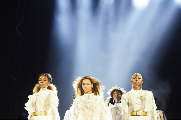 Beyoncé fez primeiro show da turnê após lançar o álbum 