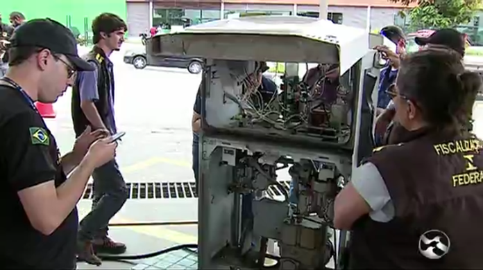 Resultado de imagem para IPEM e Inmetro encontram fraudes em posto de combustível