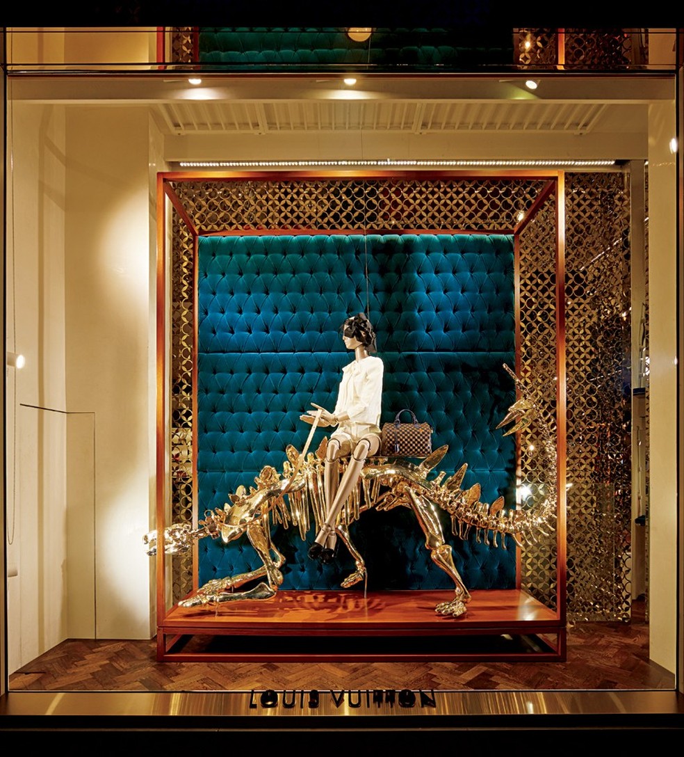Livro “Louis Vuitton Windows” reúne vitrines criativas da grife