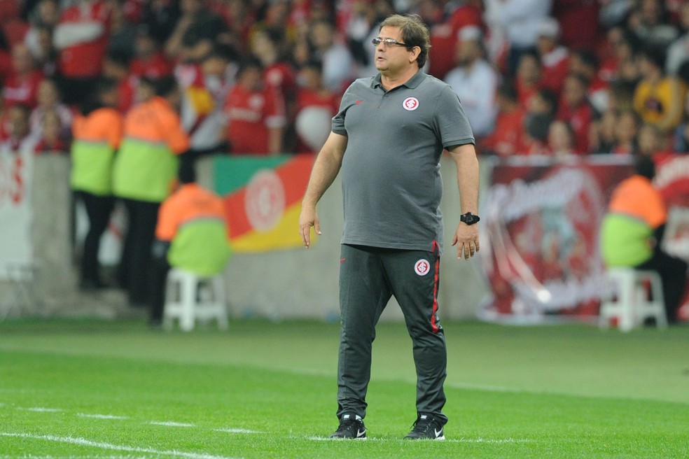 Guto Ferreira comanda Inter contra o Oeste (Foto: Wesley Santos/Agência PressDigital)