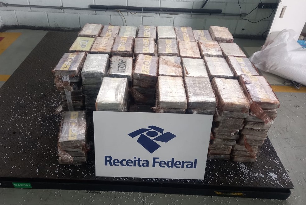 Droga foi localizada em um contêiner com polipropileno — Foto: Divulgação/Receita Federal
