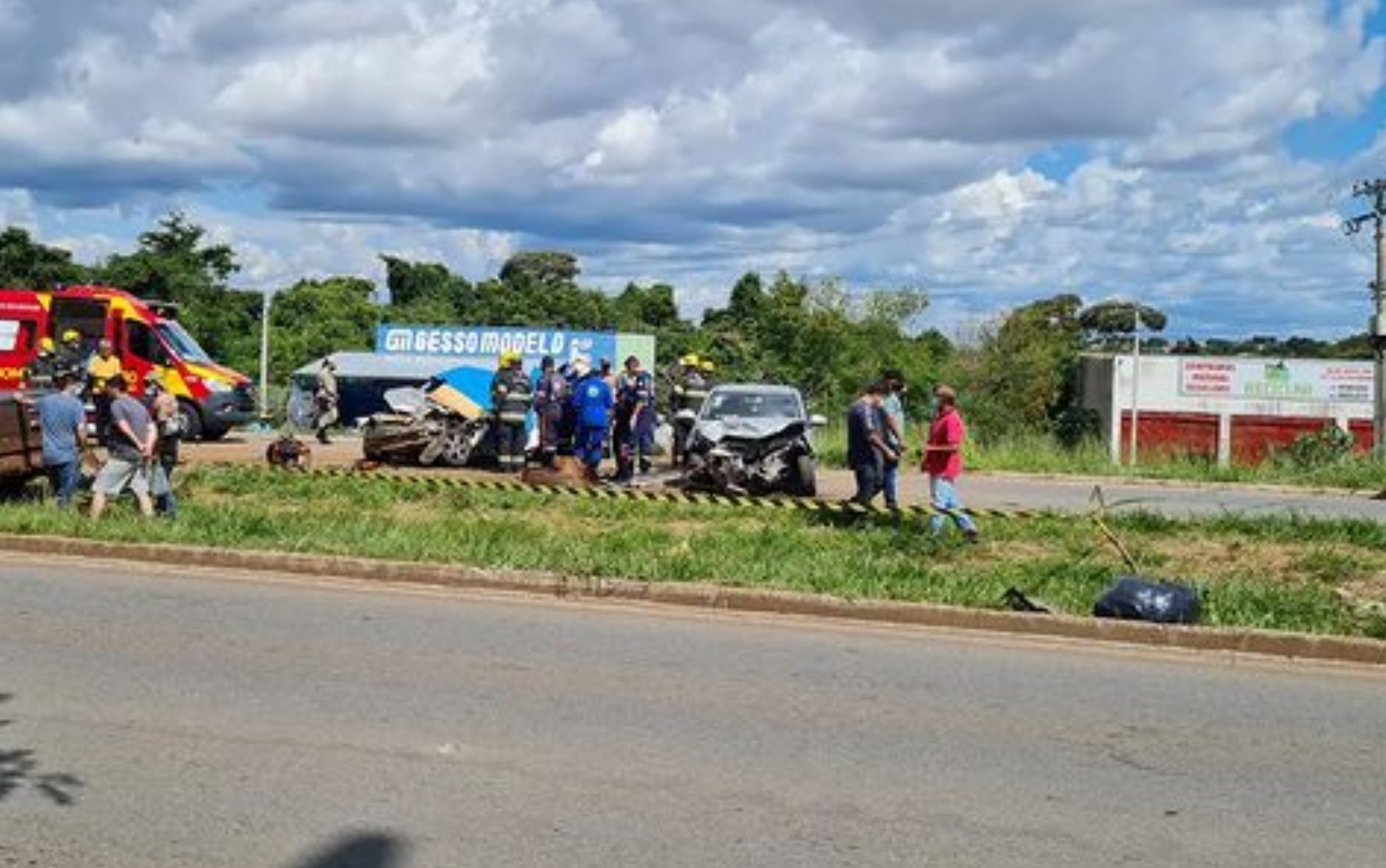 Acidente entre carros deixa mortos na GO-040, em Aparecida de Goiânia