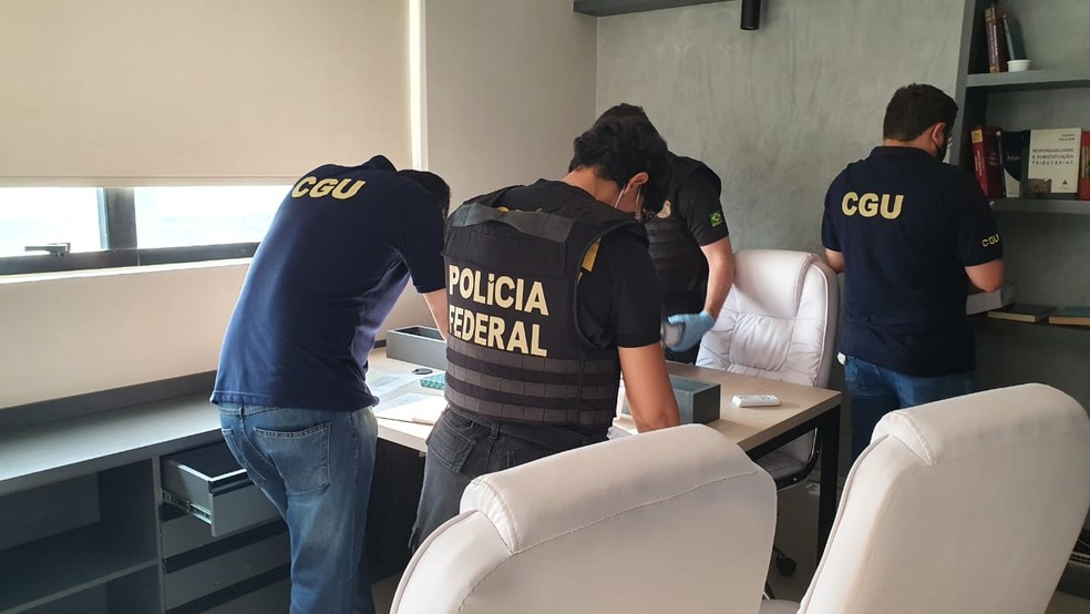 Polícia Federal cumpre 9 mandados de busca e apreensão e 5 mandados de prisão, em Manaus, na segunda fase da Operação Sangria. — Foto: Divulgação/PF