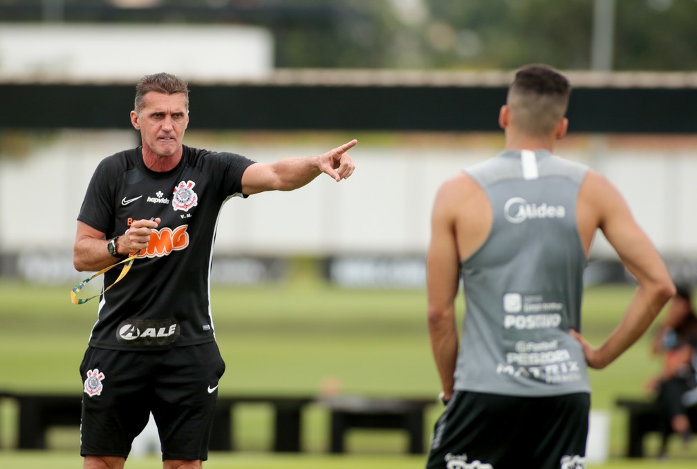 Coelho perde espaço, e Corinthians terá outro nome na linha sucessória de Mancini