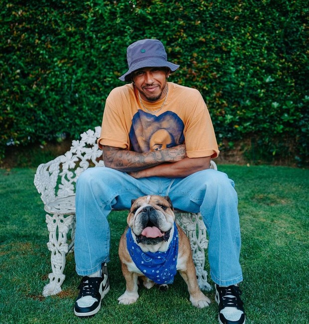 Lewis Hamilton e o cachorro, Roscoe Hamilton (Foto: Reprodução / Instagram)