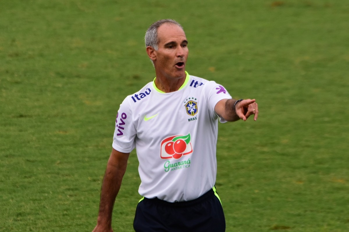 Carlos Amadeu releva desfalques e elogia Seleção sub20 