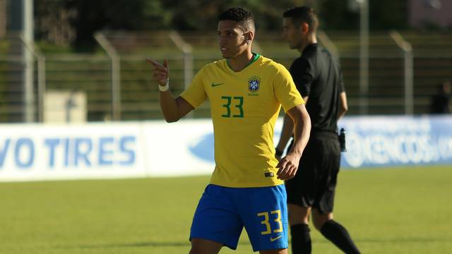 Paulinho comemora gol pela seleÃ§Ã£o brasileira prÃ©-olÃ­mpica no Torneio de Toulon