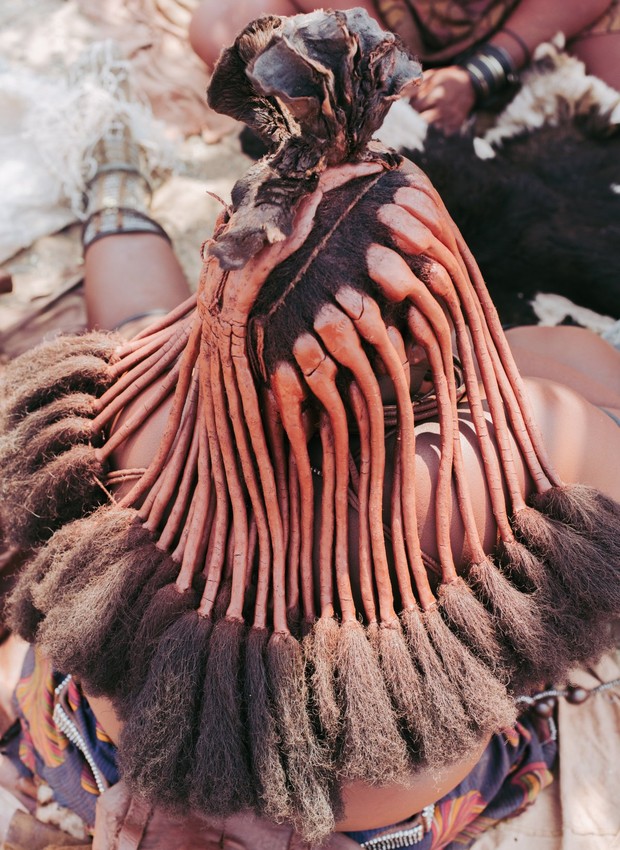 Tranças de mulher da tribo Himba, na Namíbia, retratadas por Angelo Chiacchio (Foto: Reprodução / Google Arts and Culture)