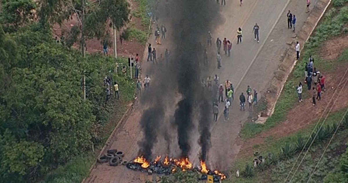 G1 - Após protestos, DFTrans suspende cooperativa de ônibus em Brazlândia -  notícias em Distrito Federal