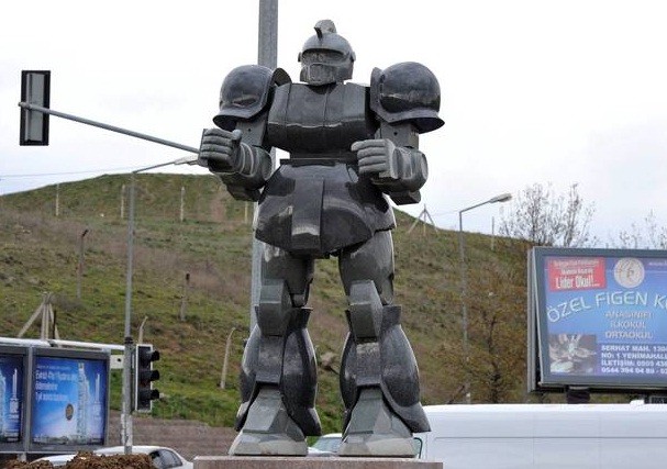 Estátua de robô construída na cidade de Ankara, Turquia (Foto: reprodução)
