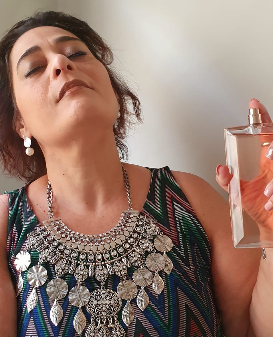 Debora resenha o Eau de Parfum Idôle, da Lancôme  (Foto: acervo pessoal)